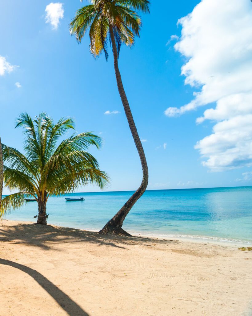 White sandy beaches and a seven-colour ocean on San Andres Islands