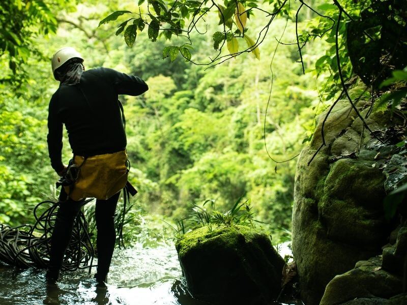 Securing ropes in waterfall Melgar-colombia