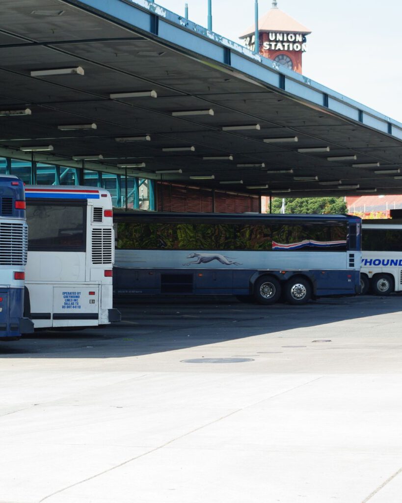 Greyhound buses are the only ones that connect the USA