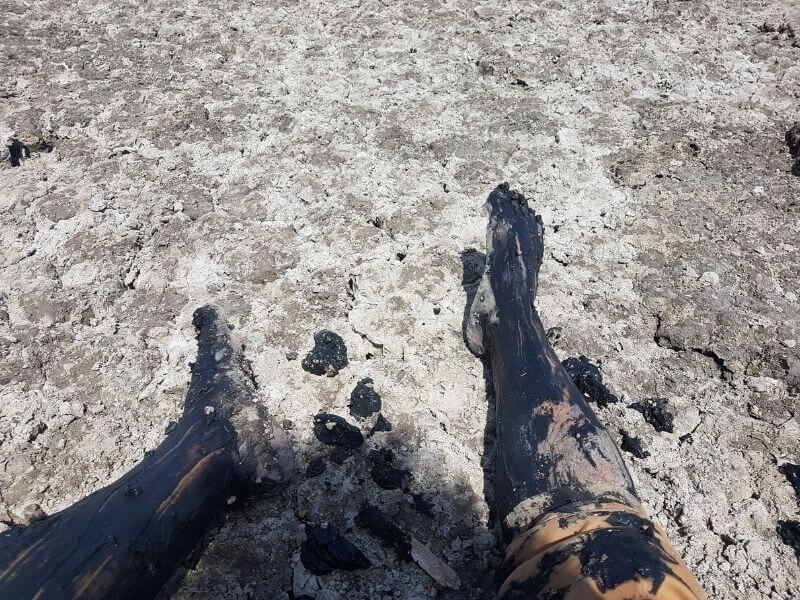 Lac Abbe- Lac Assal - Djiboutimy legs full of mud and sulphuric quicksand 