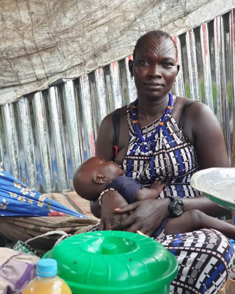 Mundari woman at the Konyo Konyo market in Yuba