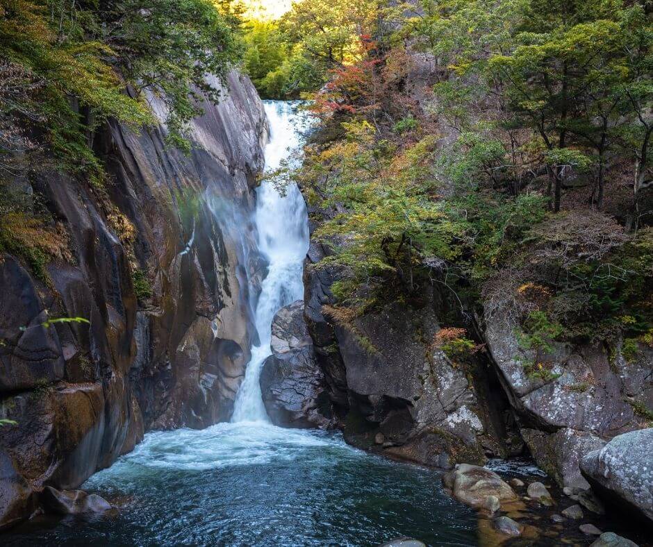 Nanada Waterfall at hiking routes Tokyo