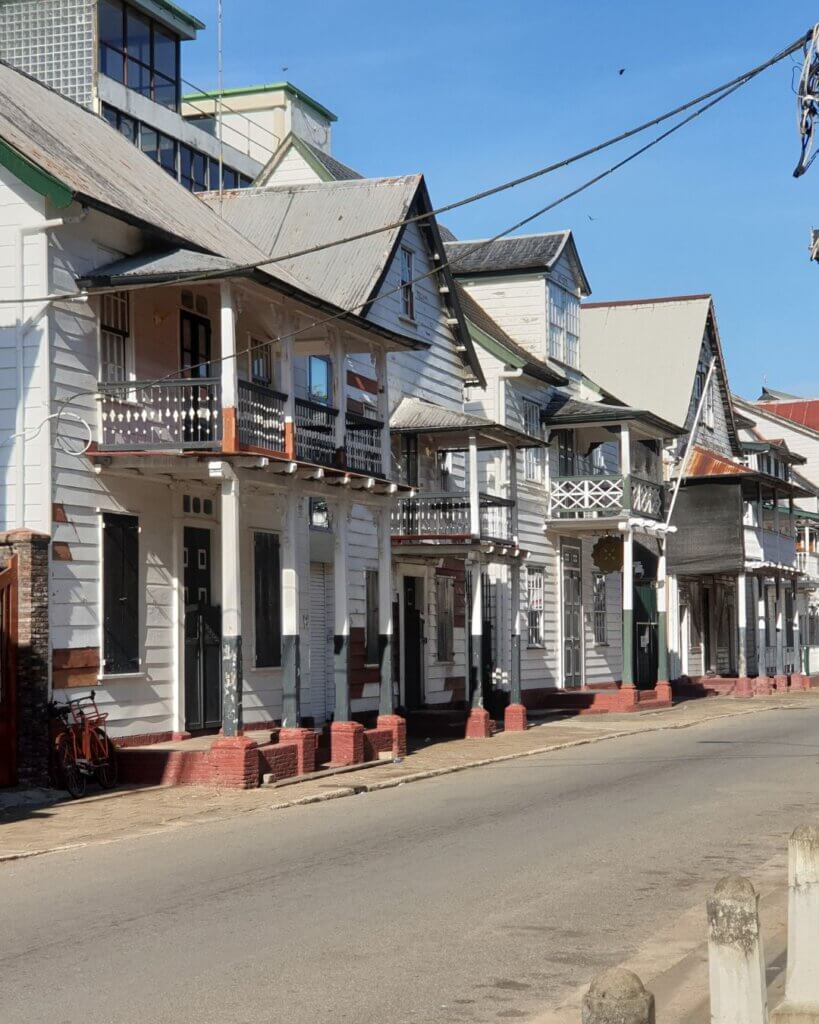 Locals and tourists enjoying Paramaribo’s nightlife, gathering in outdoor spaces with music and drinks.