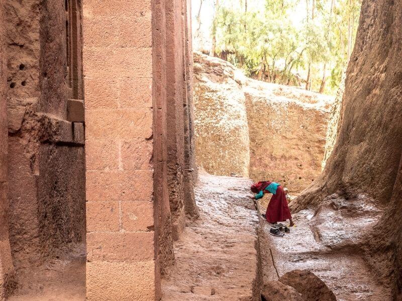 Pilgrim visiting Lalibela's rock-hewn churches