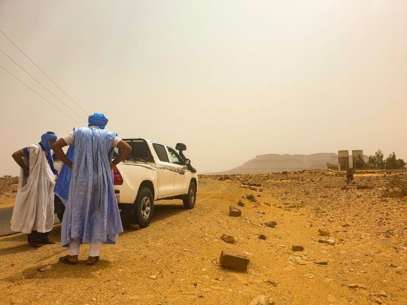 A quick stop next to the highway between Nouakchott and Atar