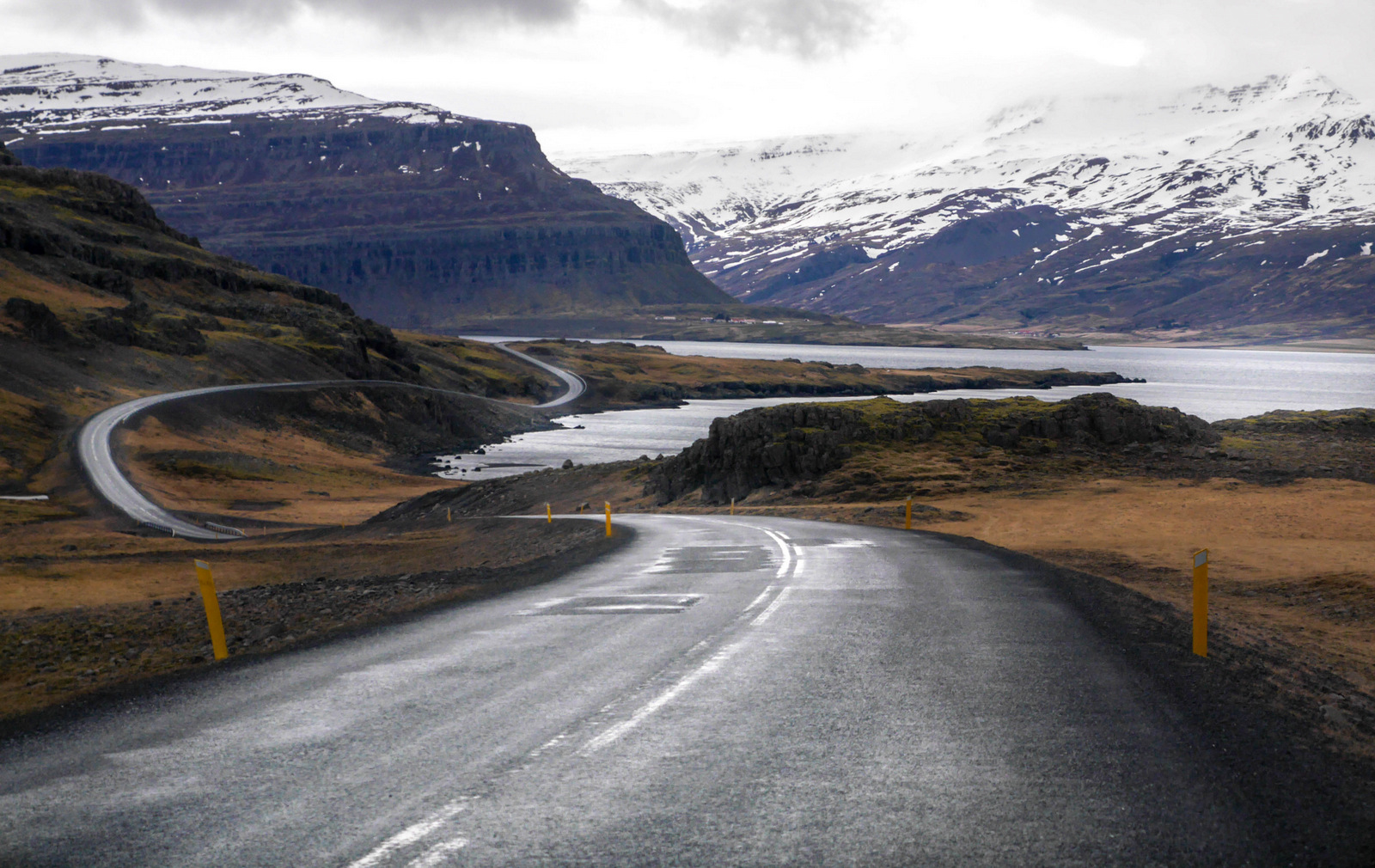 the beauty of icelandic roads when doing a road trip in Iceland