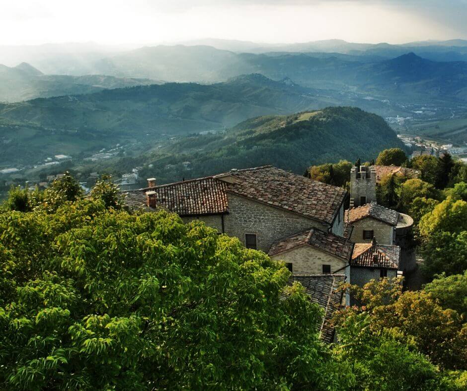 roadtrip-sanmarino-hiking