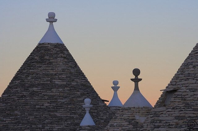 Roadtrip-Puglia-trulli rooftops in Alberobello