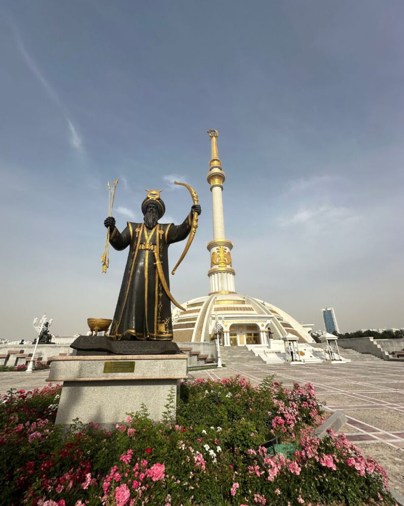 Ashgabat - Park - Turkmenistan Independence Monument