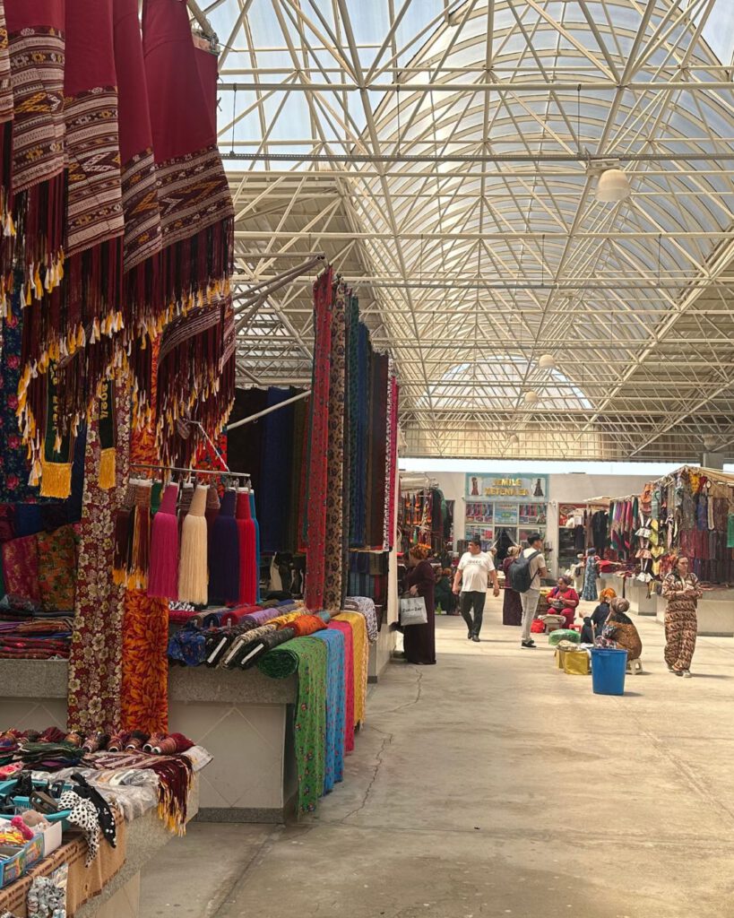 Explore the Altyn Asyr Bazaar (Tolkuchka Bazaar