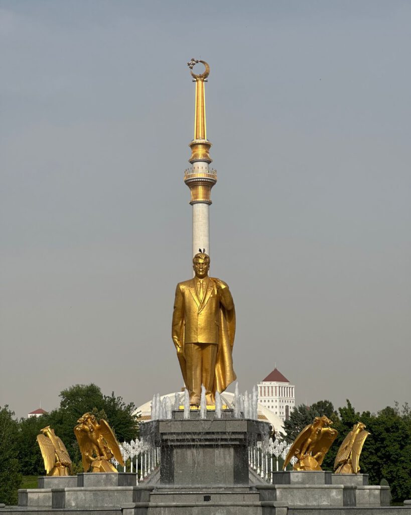 Ashgabat - Park - Turkmenistan Independence Monument