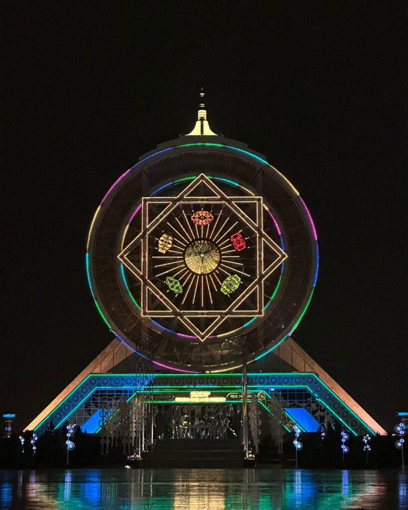 Ashgabat - Indoor Ferris Wheel - night