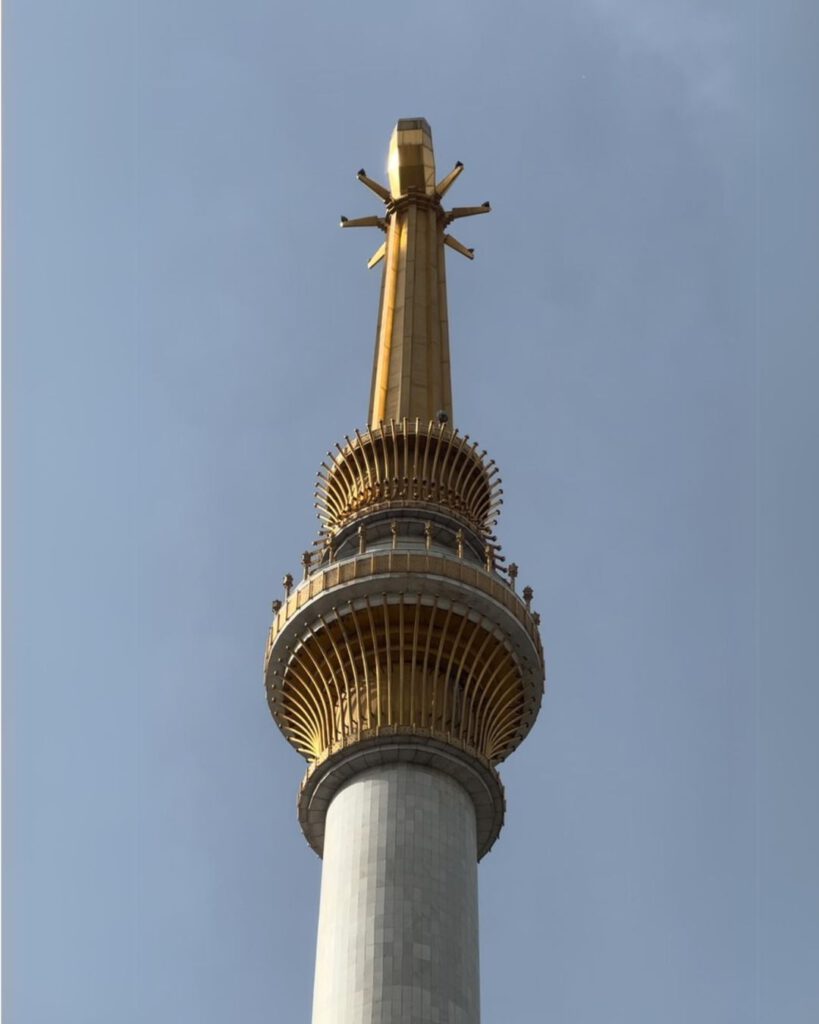 Ashgabat - Park - Turkmenistan Independence Monument