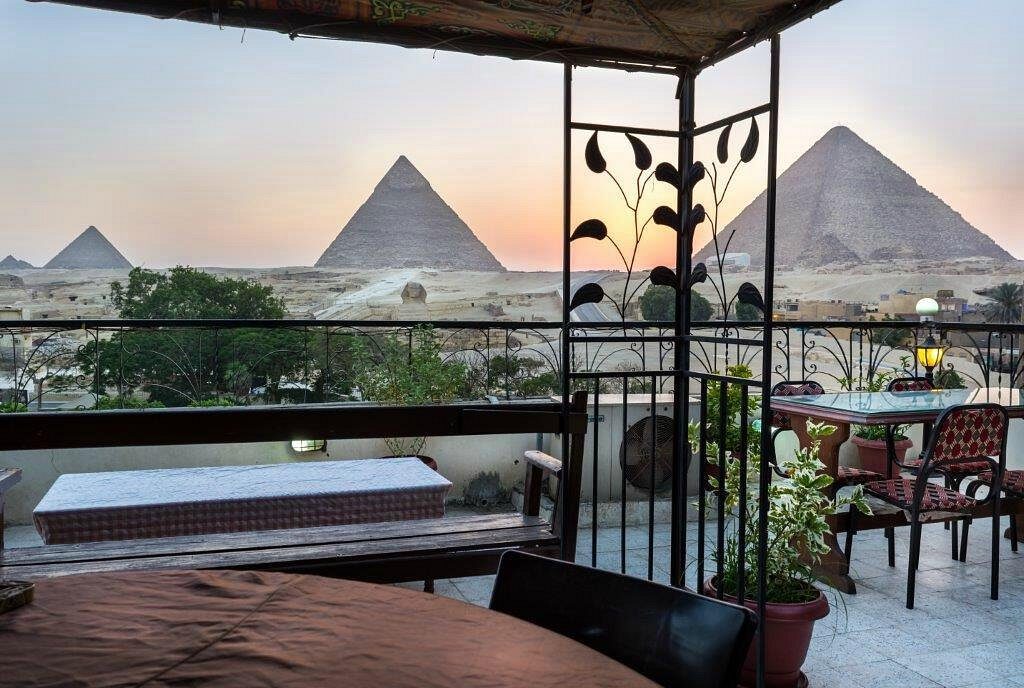 Pyramids View InnCozy rooftop views of the pyramids and the Sphinx