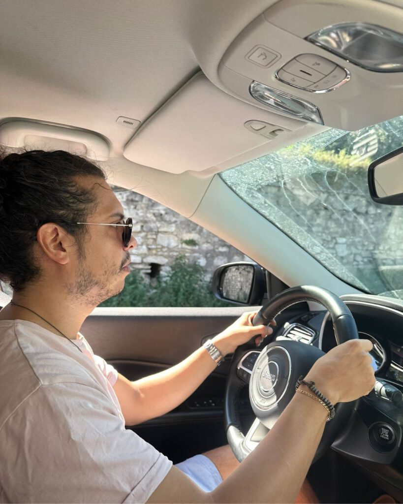 Expect €5–€10/hour in the busiest towns; garages often charge €25–€50 per 24 h. In Amalfi, Parcheggio Luna Rossa (tunnel between Atrani and Amalfi) posts seasonal rates around €5/h 09:00–19:00 and €4/h evenings in peak months; cheaper in winter. In summer, online guides still warn of average prices ~€8/h along the coast.