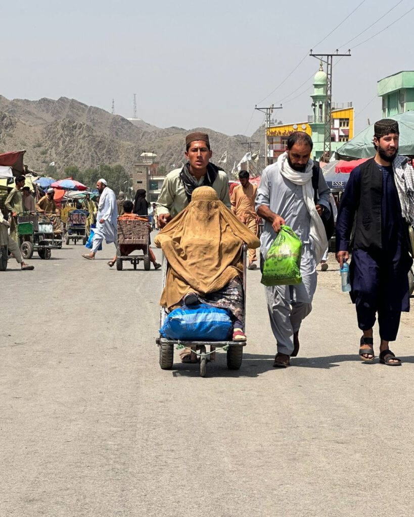 Woman at the Afghanistan border. Crossing from Pakistan into Afghanistan through Peshawar’s Torkham border is possible, but it requires careful visa planning, local knowledge, and a good dose of patience.