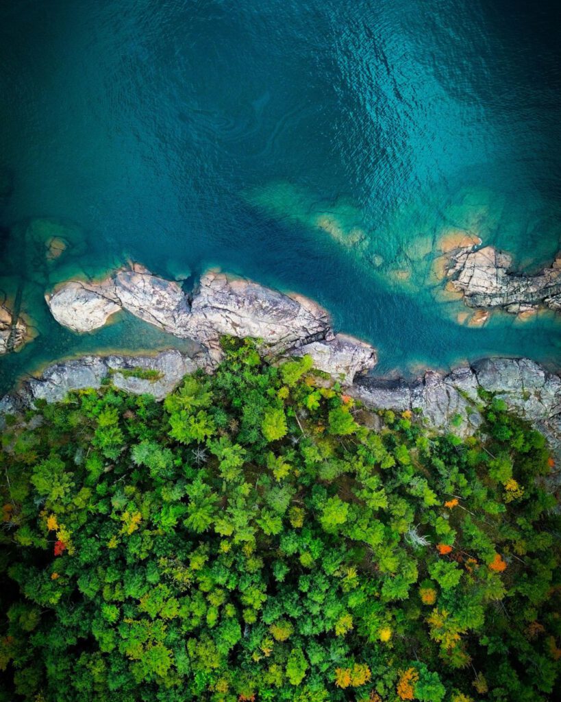 There are multiple viewpoints at the top, each offering a different angle. In fall, the contrast between the deep blue of Lake Superior and the warm forest tones below is striking.
