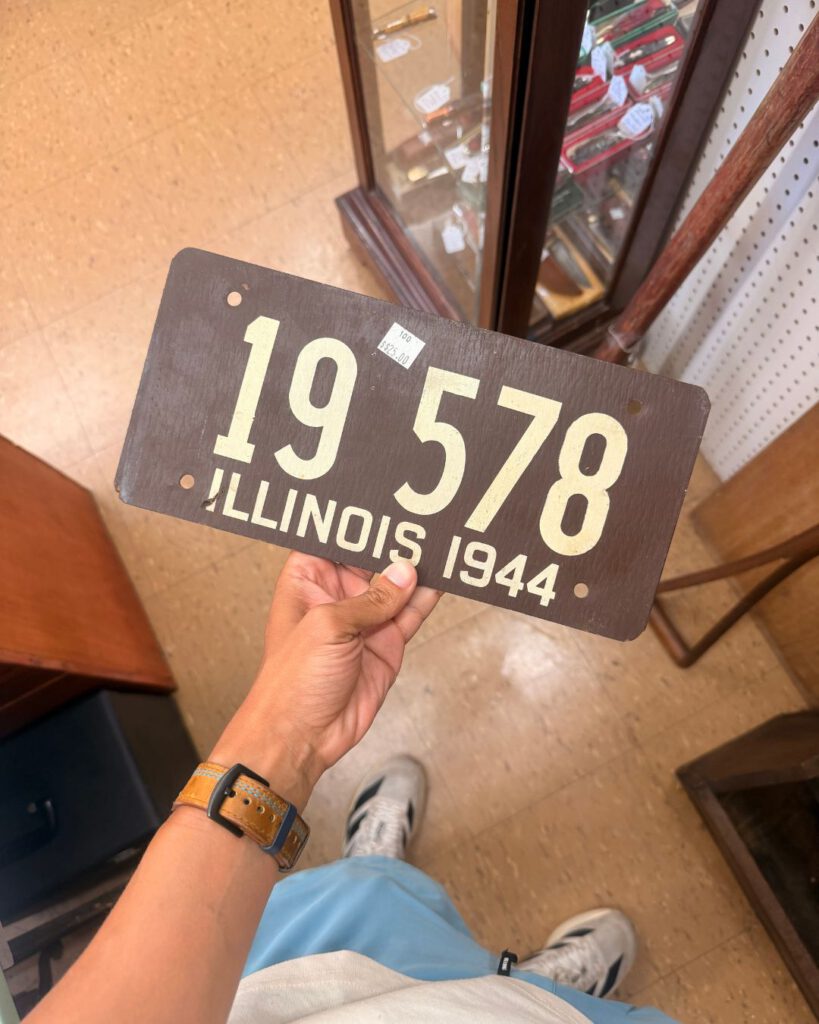 Old Car licence plate in illinois